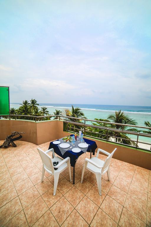 Relax Beach Inn Мале Екстериор снимка