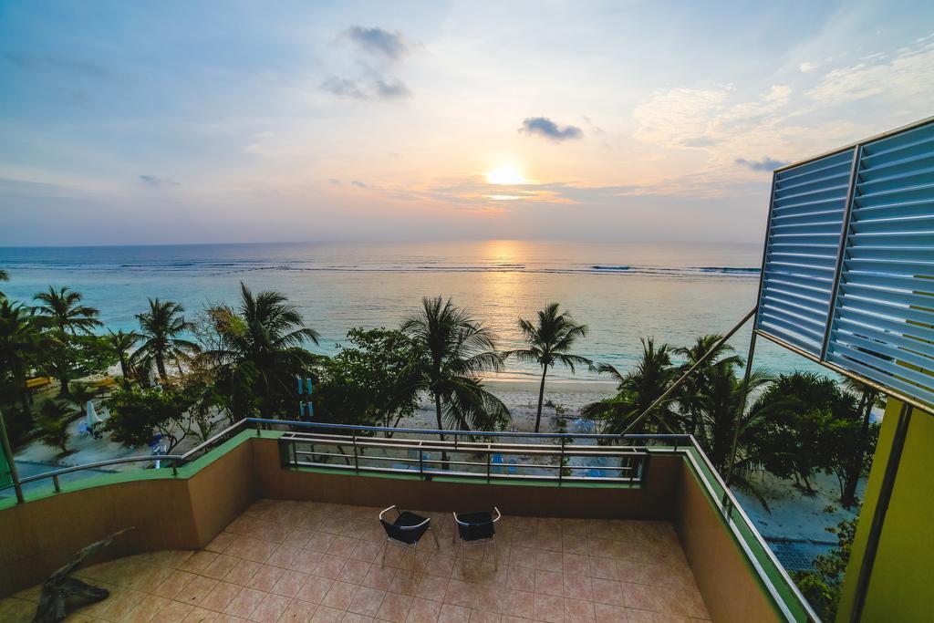 Relax Beach Inn Мале Екстериор снимка