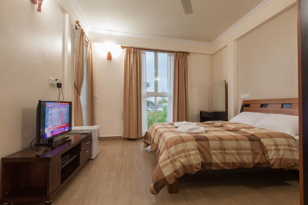Relax Beach Inn Мале Екстериор снимка