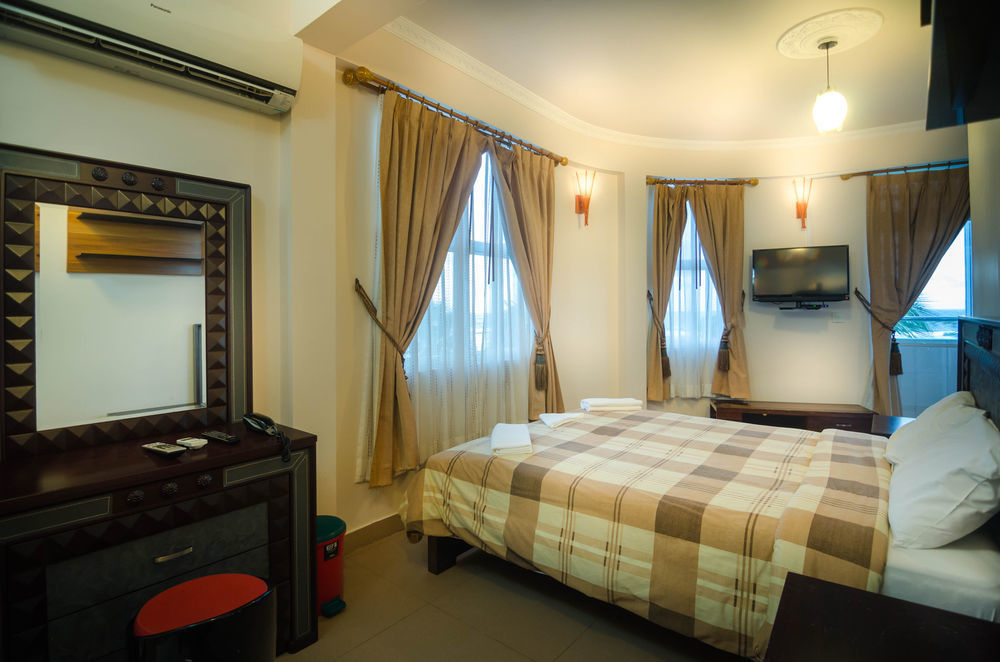 Relax Beach Inn Мале Екстериор снимка