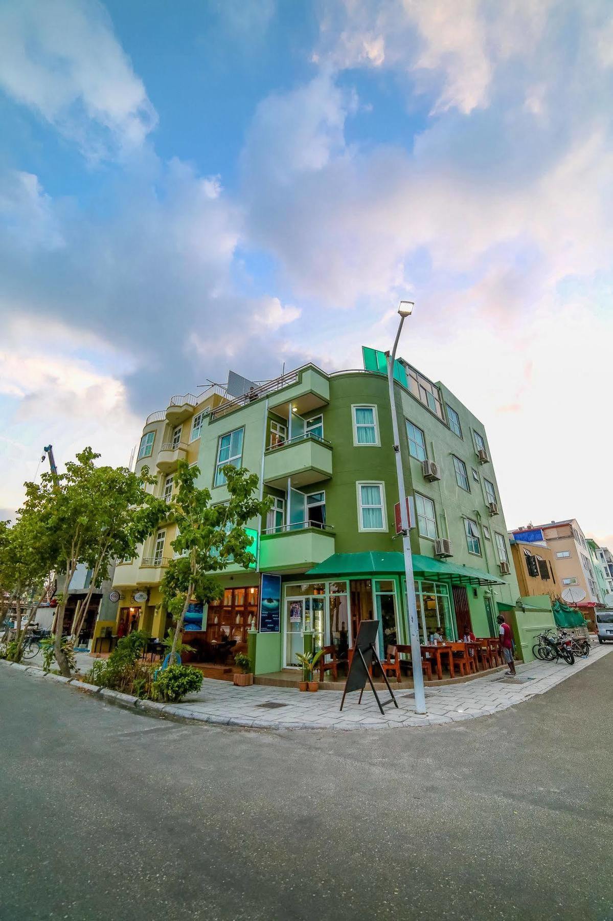 Relax Beach Inn Мале Екстериор снимка